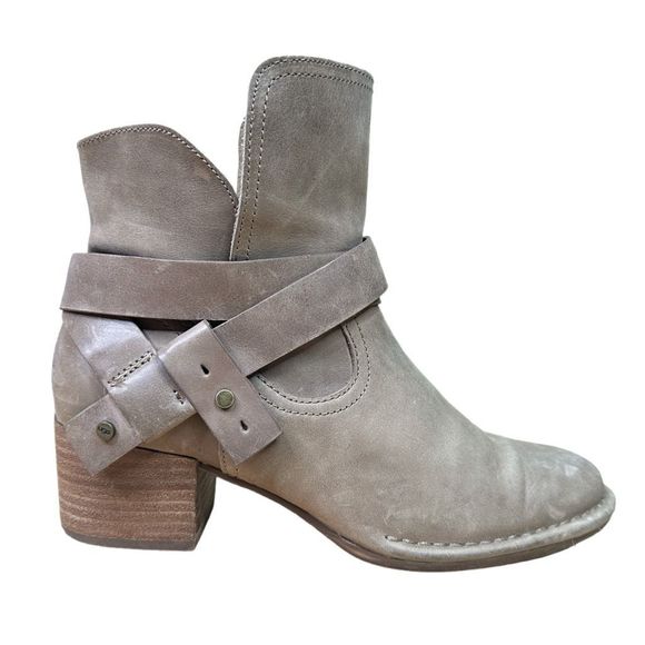 UGG Elora Ankle Boots - Size 7 - Picture 1 of 8